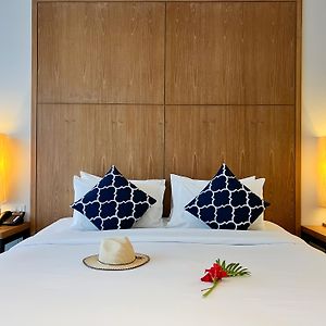 Deluxe Room Pool Access